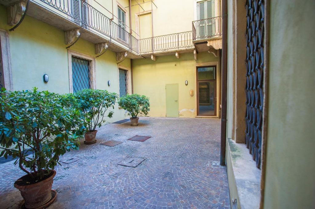 Italianflat - Palazzo Zeiner Apartment Verona Bagian luar foto
